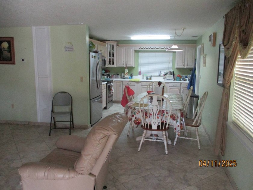 ~ LAKE OKEECHOBEE ACCESS- CHARMING 4 bedroom 2 bathroom CBS home - photo 28
