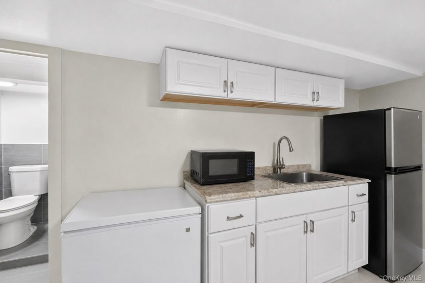 Turn-Key Perfection in the Heart of Pelham Bay! Welcome home to - photo 31
