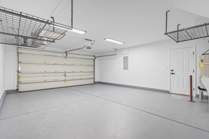 Welcome to this beautifully fully renovated 3 bedrooms, 2 and a - photo 33