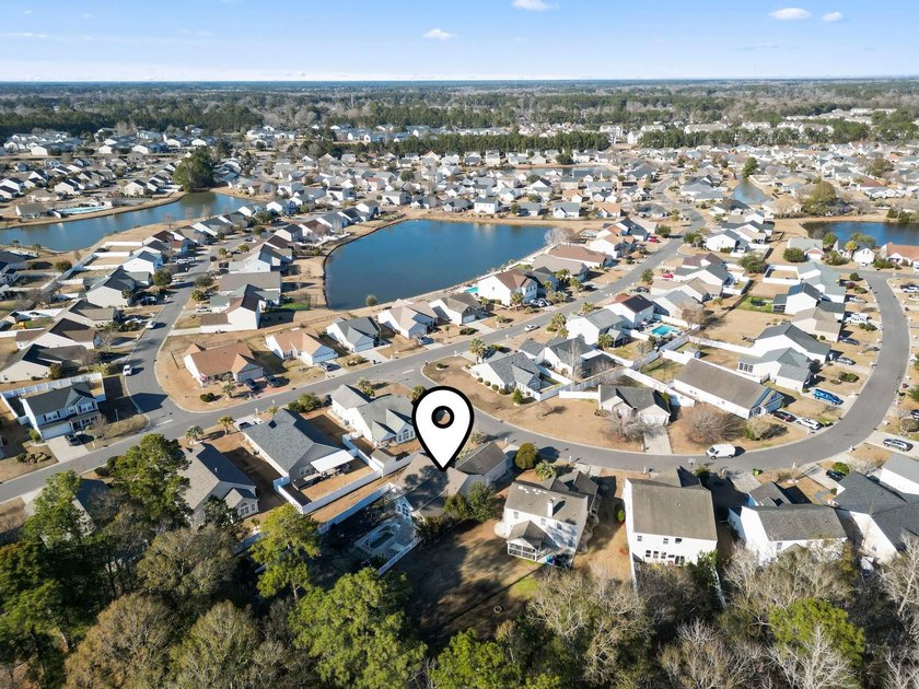 Welcome to this beautifully fully renovated 3 bedrooms, 2 and a - photo 38