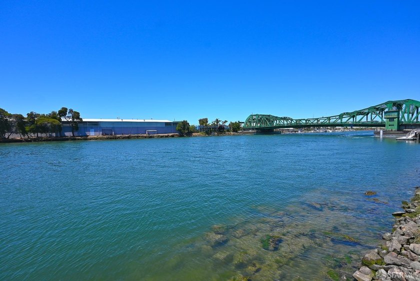 Rare opportunity to enjoy true waterfront living in the Bay - photo 5