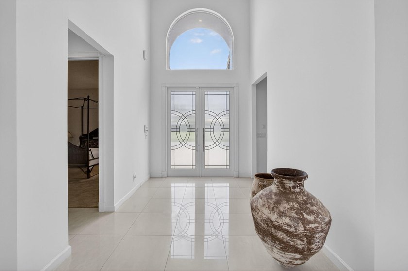 A wonderful, very clean house, very high living room ceiling and - photo 7