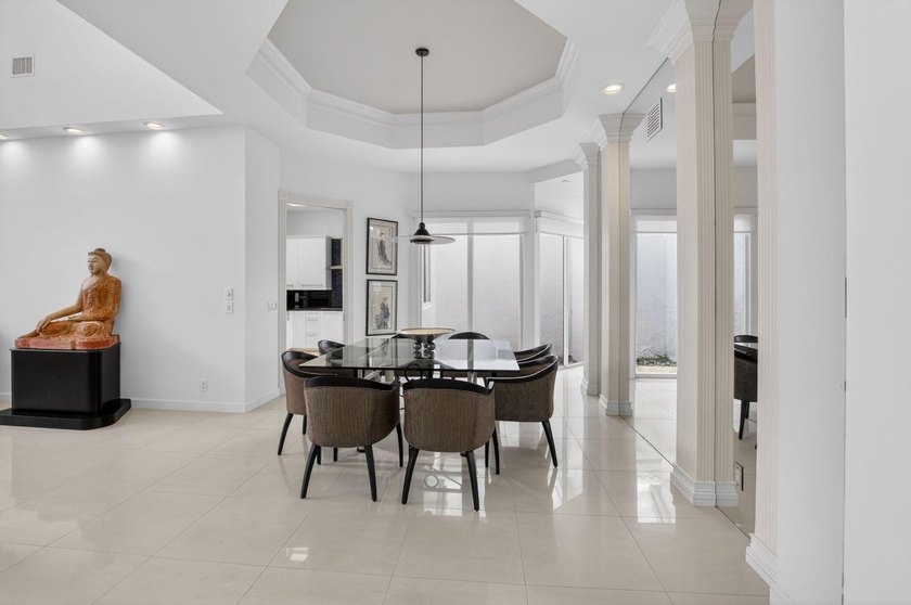 A wonderful, very clean house, very high living room ceiling and - photo 8