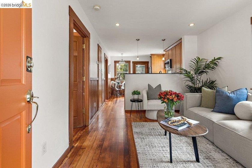This exceptional 1927 early century cottage presents an - photo 7