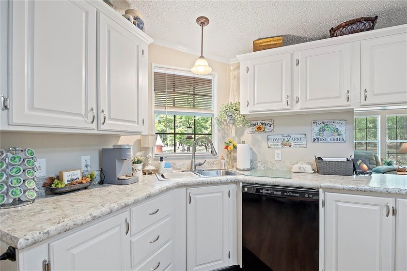 Check out this Beautiful Light and Bright Triple Wide on 10 - photo 6