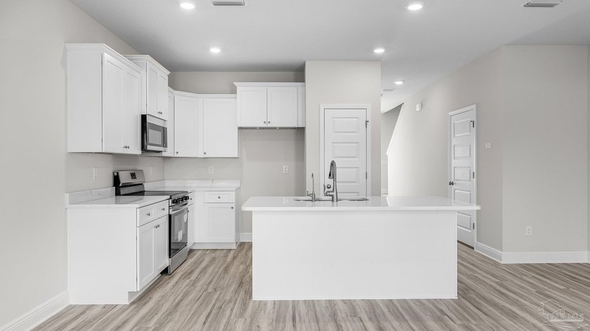 Welcome Forest Shores Villas! The thoughtfully designed interior - photo 33