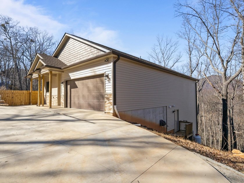 New construction (2025) 3BR/2BA home on 1.19 acres in Thermal - photo 4