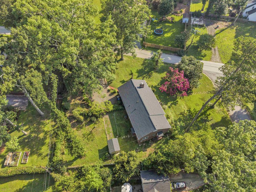 Nestled in the heart of the desirable Duncan Park neighborhood - photo 3