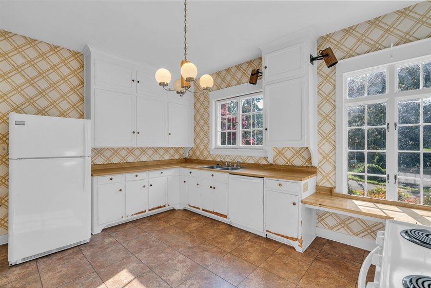Nestled in the heart of the desirable Duncan Park neighborhood - photo 10