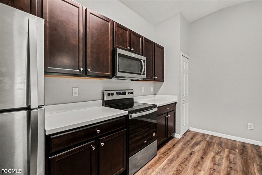 Move-in-ready four-bedroom, two-bathroom home located in Port - photo 11