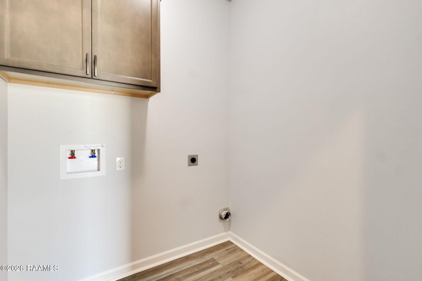 Skip the wait and move right into this beautifully refreshed - photo 11
