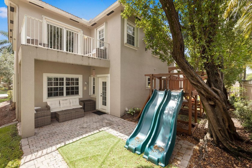 Welcome to Vizcaya at Lake Coral Springs, a gated, waterfront - photo 36