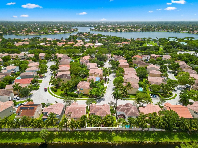 Welcome to Vizcaya at Lake Coral Springs, a gated, waterfront - photo 40