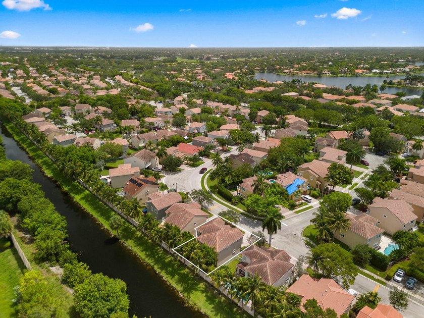 Welcome to Vizcaya at Lake Coral Springs, a gated, waterfront - photo 41