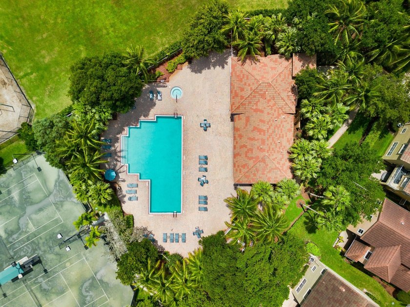 Welcome to Vizcaya at Lake Coral Springs, a gated, waterfront - photo 42