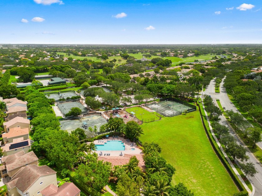 Welcome to Vizcaya at Lake Coral Springs, a gated, waterfront - photo 43