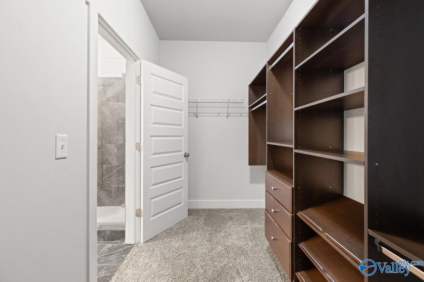 Exceptional move-in ready 4BR/3BA home with freshly painted - photo 12