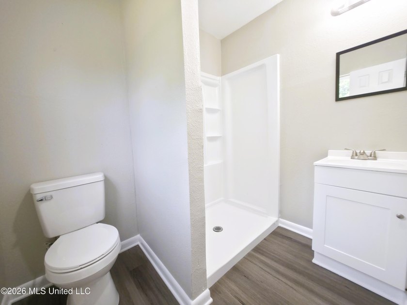 Welcome Home to this 3 bedrooms 2 baths newly renovated home in - photo 14