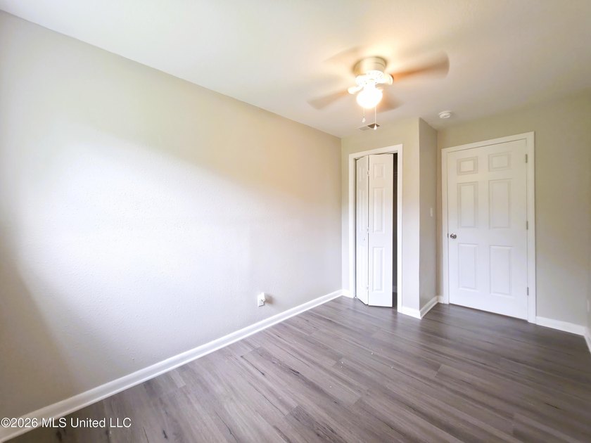 Welcome Home to this 3 bedrooms 2 baths newly renovated home in - photo 15