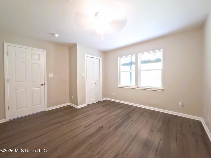 Welcome Home to this 3 bedrooms 2 baths newly renovated home in - photo 16