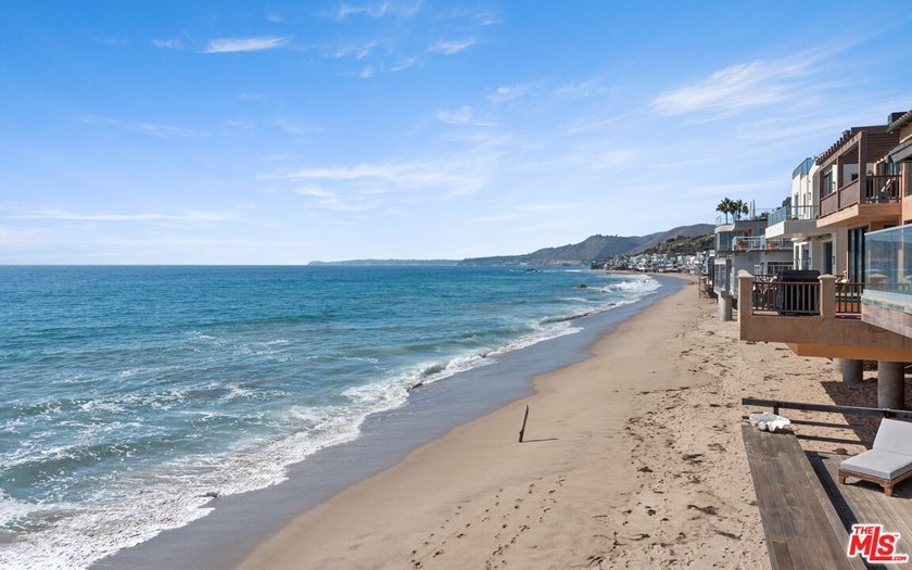 Beautiful, turnkey beachfront retreat in the coveted Malibu Road - photo 7
