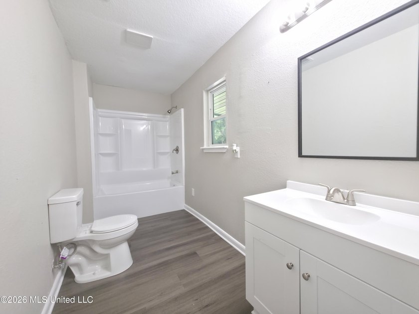 Welcome Home to this 3 bedrooms 2 baths newly renovated home in - photo 17