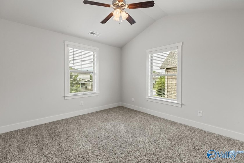 Exceptional move-in ready 4BR/3BA home with freshly painted - photo 18