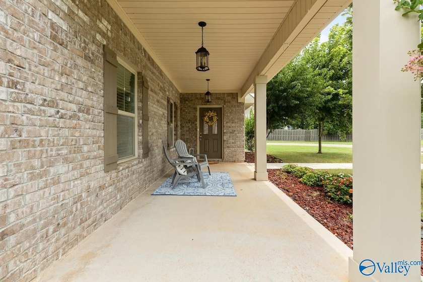 Exceptional move-in ready 4BR/3BA home with freshly painted - photo 24