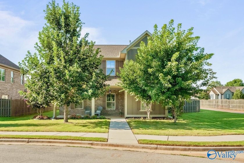 Exceptional move-in ready 4BR/3BA home with freshly painted - photo 26