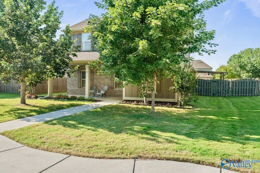 Exceptional move-in ready 4BR/3BA home with freshly painted - photo 27