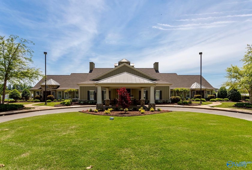 Exceptional move-in ready 4BR/3BA home with freshly painted - photo 33