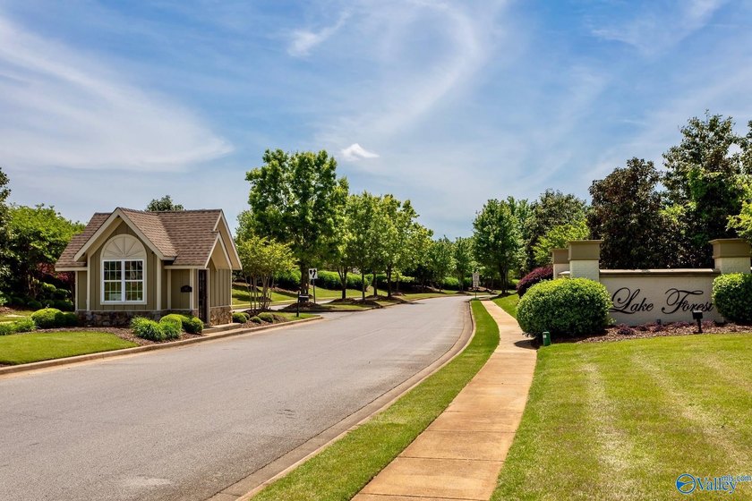 Exceptional move-in ready 4BR/3BA home with freshly painted - photo 34