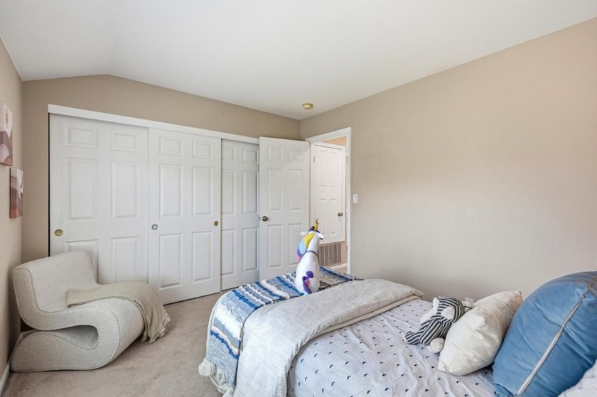 Welcome to this beautifully updated 3-bedroom, 2.5-bath - photo 14