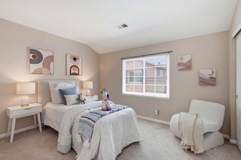 Welcome to this beautifully updated 3-bedroom, 2.5-bath - photo 15