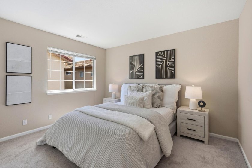 Welcome to this beautifully updated 3-bedroom, 2.5-bath - photo 17