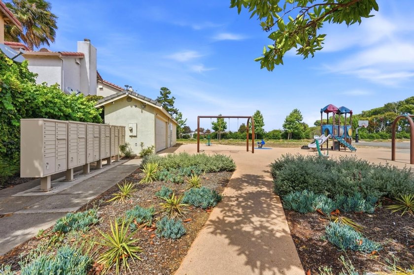 Welcome to this beautifully updated 3-bedroom, 2.5-bath - photo 19