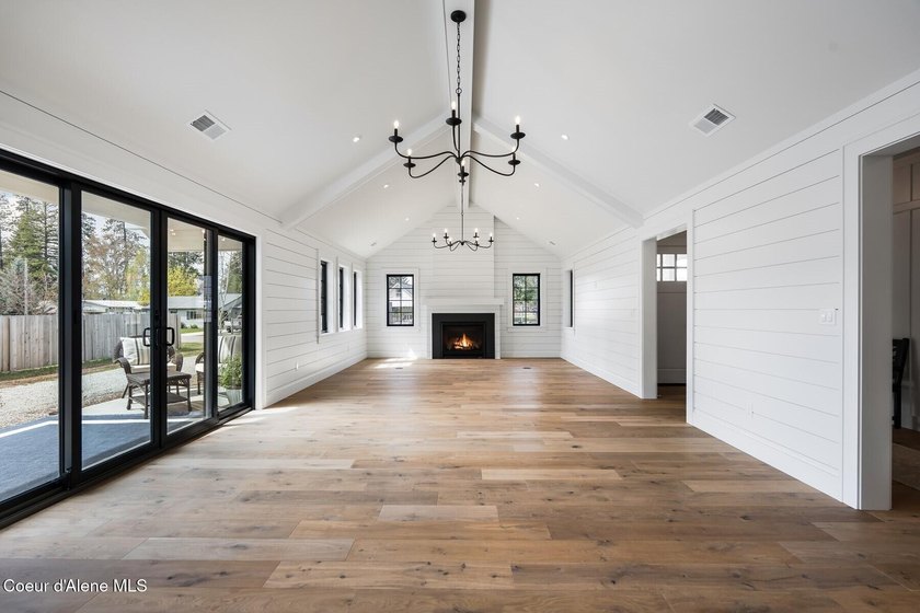 Stunning architect-designed, custom-built home in Priest River - photo 22