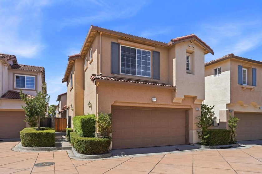 Welcome to this beautifully updated 3-bedroom, 2.5-bath - photo 23