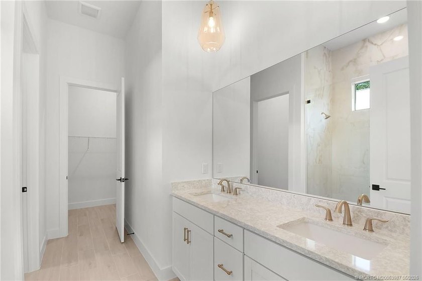 Move-in ready, NEW construction by TRUST HOMES. This 3/2/2/ lake - photo 21