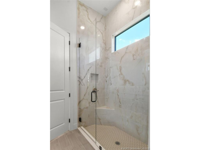 Move-in ready, NEW construction by TRUST HOMES. This 3/2/2/ lake - photo 24