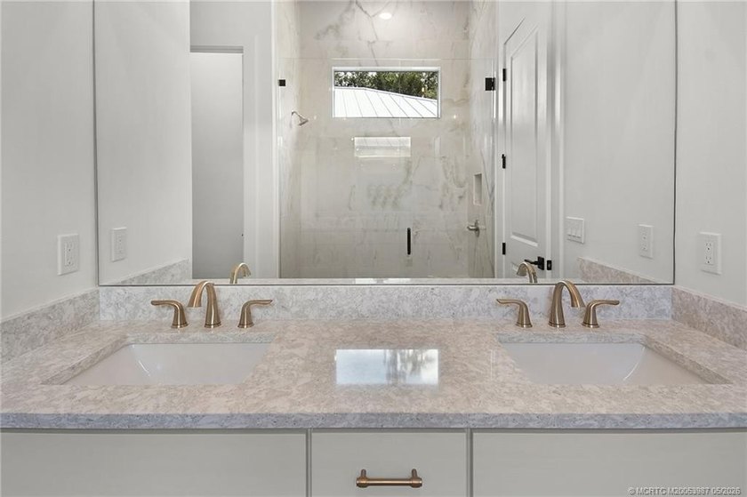 Move-in ready, NEW construction by TRUST HOMES. This 3/2/2/ lake - photo 26