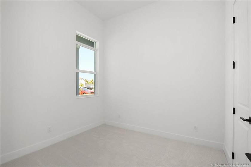 Move-in ready, NEW construction by TRUST HOMES. This 3/2/2/ lake - photo 29