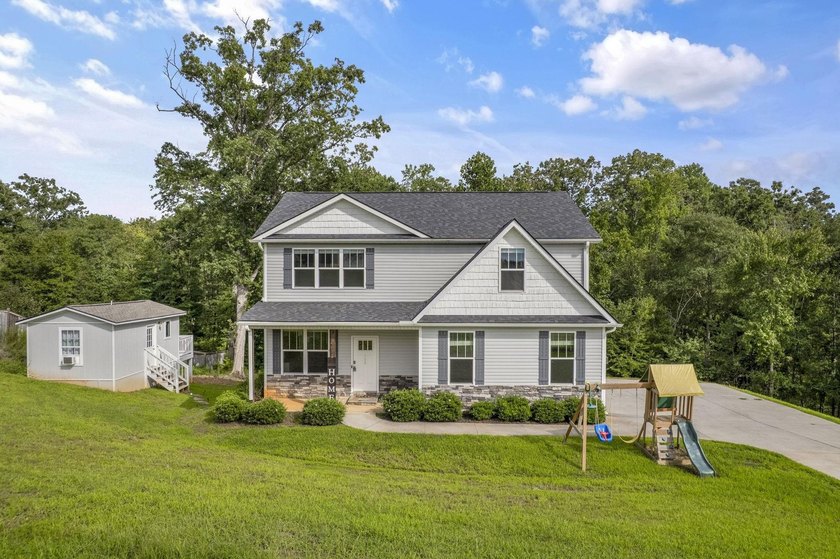 Looking for a move-in ready home on over an acre in the heart of - photo 2