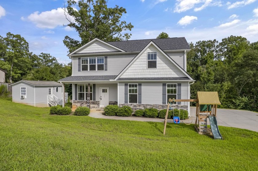 Looking for a move-in ready home on over an acre in the heart of - photo 3
