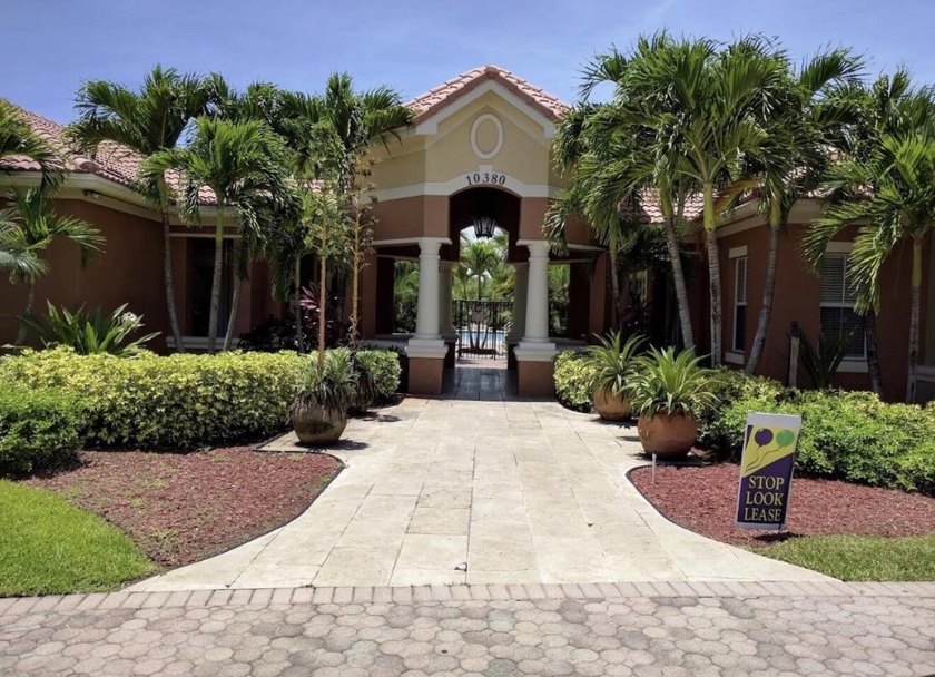 Completely renovated 1- bedroom, 1- bathroom condominium - photo 12