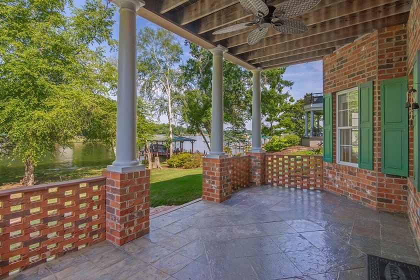 Lakefront Living at Its Finest - Nestled in the prestigious - photo 8
