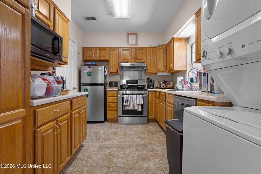 Located just blocks from the courthouse in the heart of downtown - photo 11