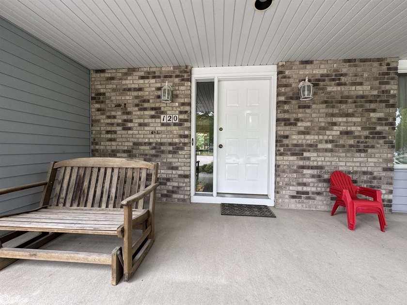 This one has it ALL! Enjoy quiet cul-de-sac living with room for - photo 4