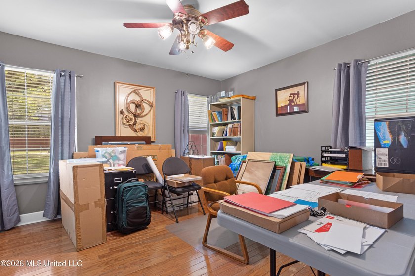 Located just blocks from the courthouse in the heart of downtown - photo 15