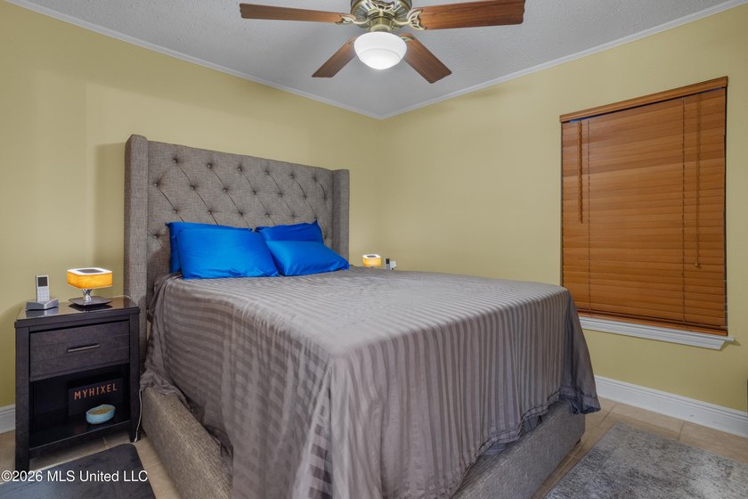 Located just blocks from the courthouse in the heart of downtown - photo 27